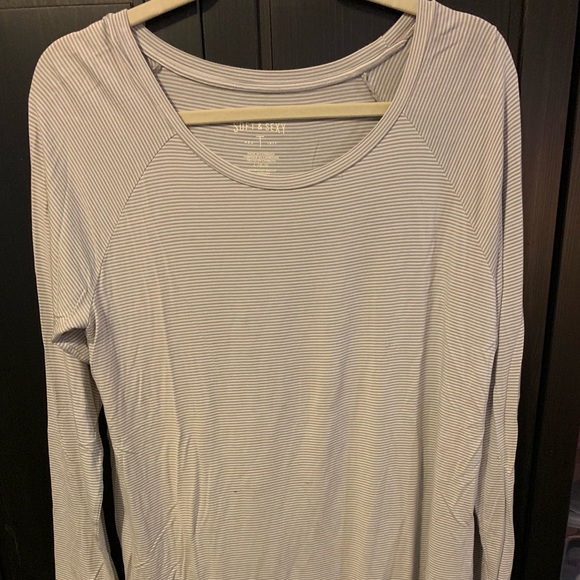 American Eagle Outfitters Tops - Long sleeve soft shirt
